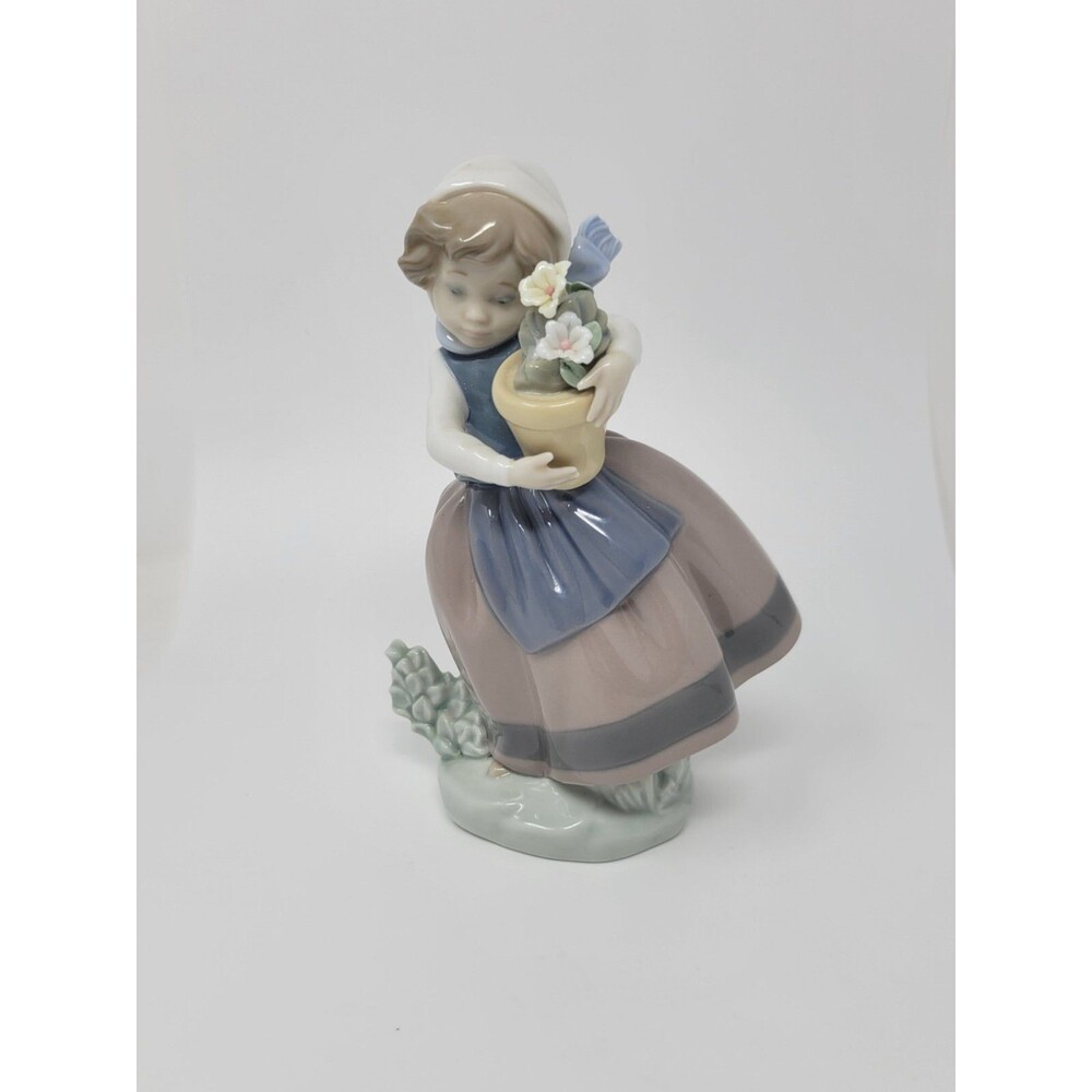 ​Lladró Porcelain Figurine #5223 "Spring Is Here" Girl with Flower Pot - Retired